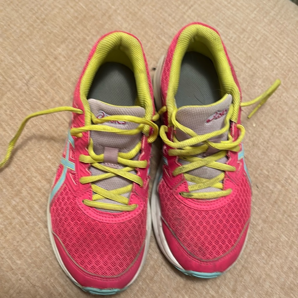 Little girls Asics tennis shoes